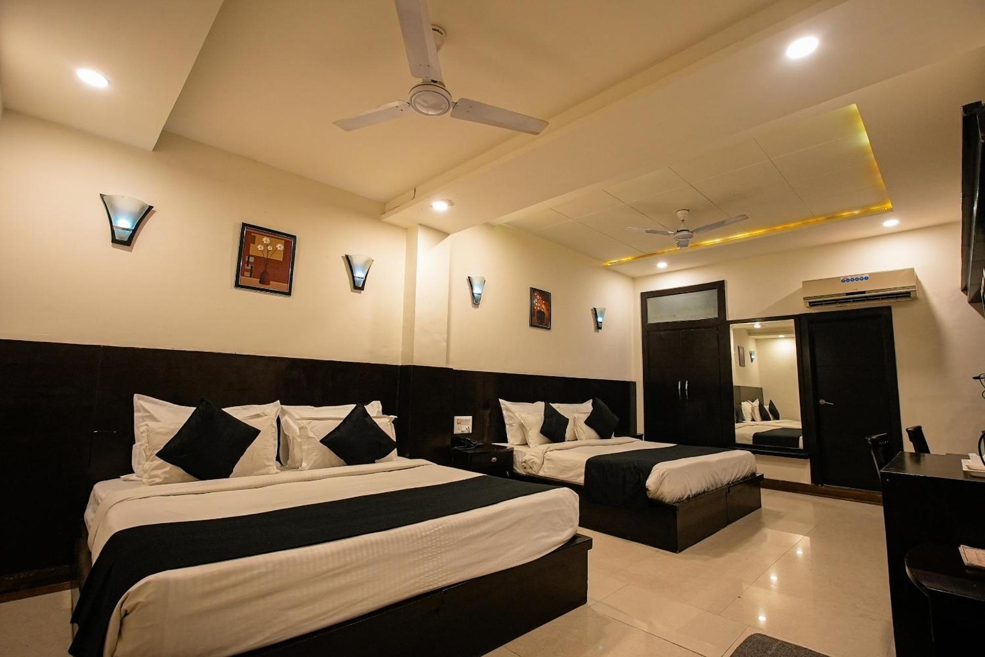Dazzling East Gate Hotel Agra  Exterior foto