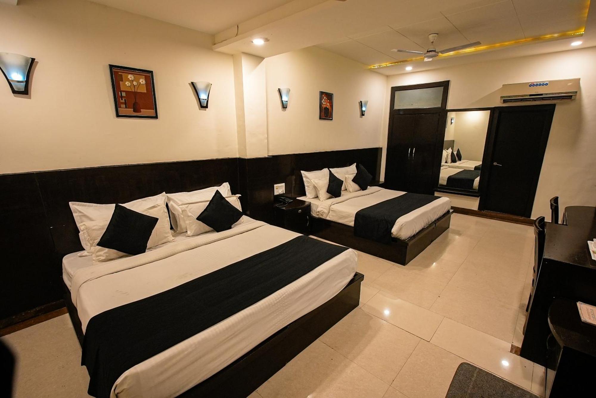 Dazzling East Gate Hotel Agra  Exterior foto